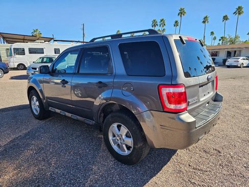 Used 2011 Ford Escape XLT image 2