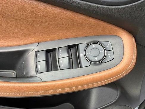 Used 2021 Buick Encore GX Essence w/ Experience Buick Package FWD image 13