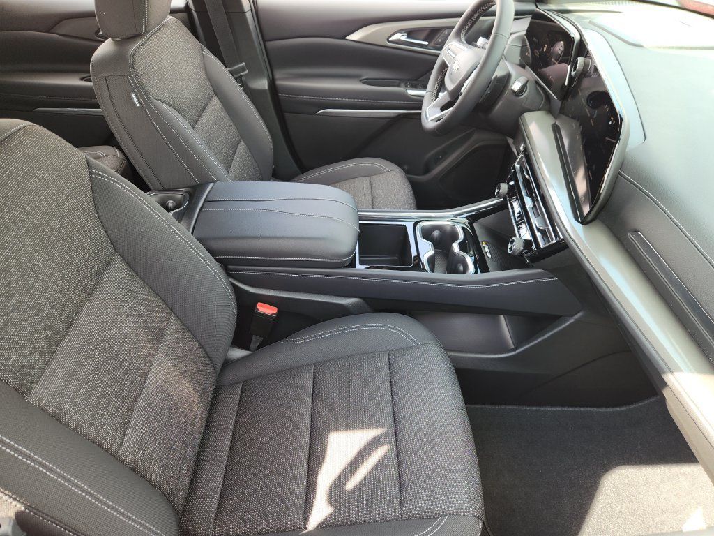 New 2027 Chevrolet Traverse LT w/ Driver Confidence Package FWD image 10