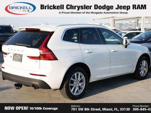 Used 2021 Volvo XC60 T5 Momentum w/ Premium Package image 5