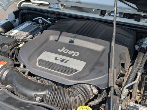 Used 2018 Jeep Wrangler Unlimited Sahara w/ Connectivity Group AWD/4WD image 33