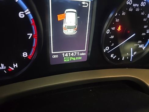 Used 2018 Toyota RAV4 Adventure image 4