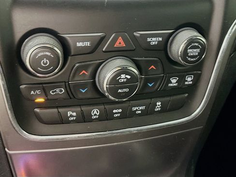 Used 2019 Jeep Grand Cherokee Laredo AWD/4WD image 21