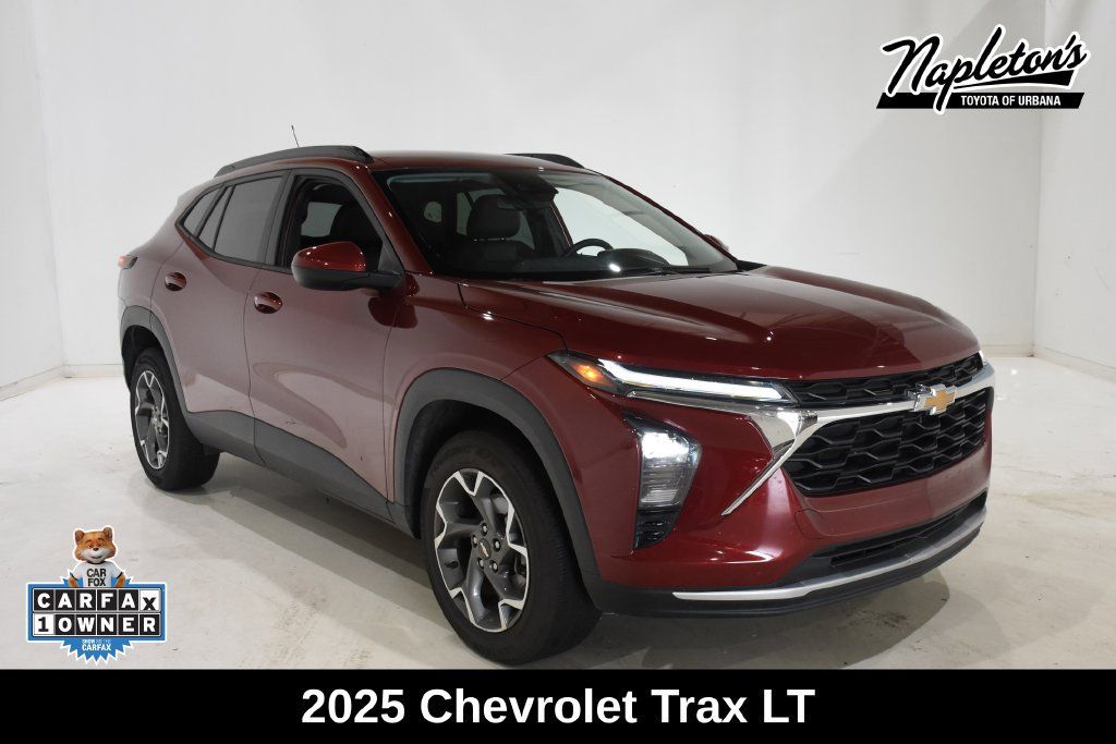 Used 2025 Chevrolet Trax LT w/ LT Convenience Package FWD image 1