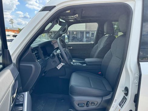 Used 2026 Lexus GX 550 w/ Accessory Package (2T) AWD/4WD image 19