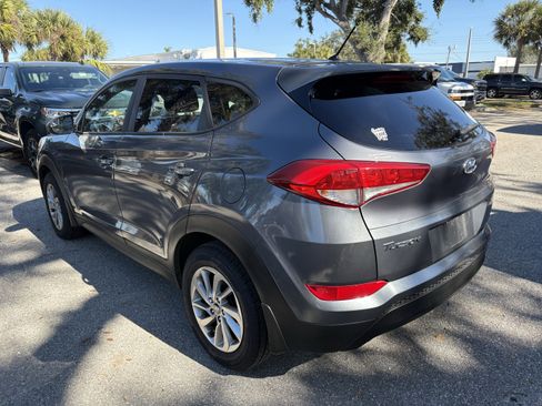 Used 2018 Hyundai Tucson SE image 5