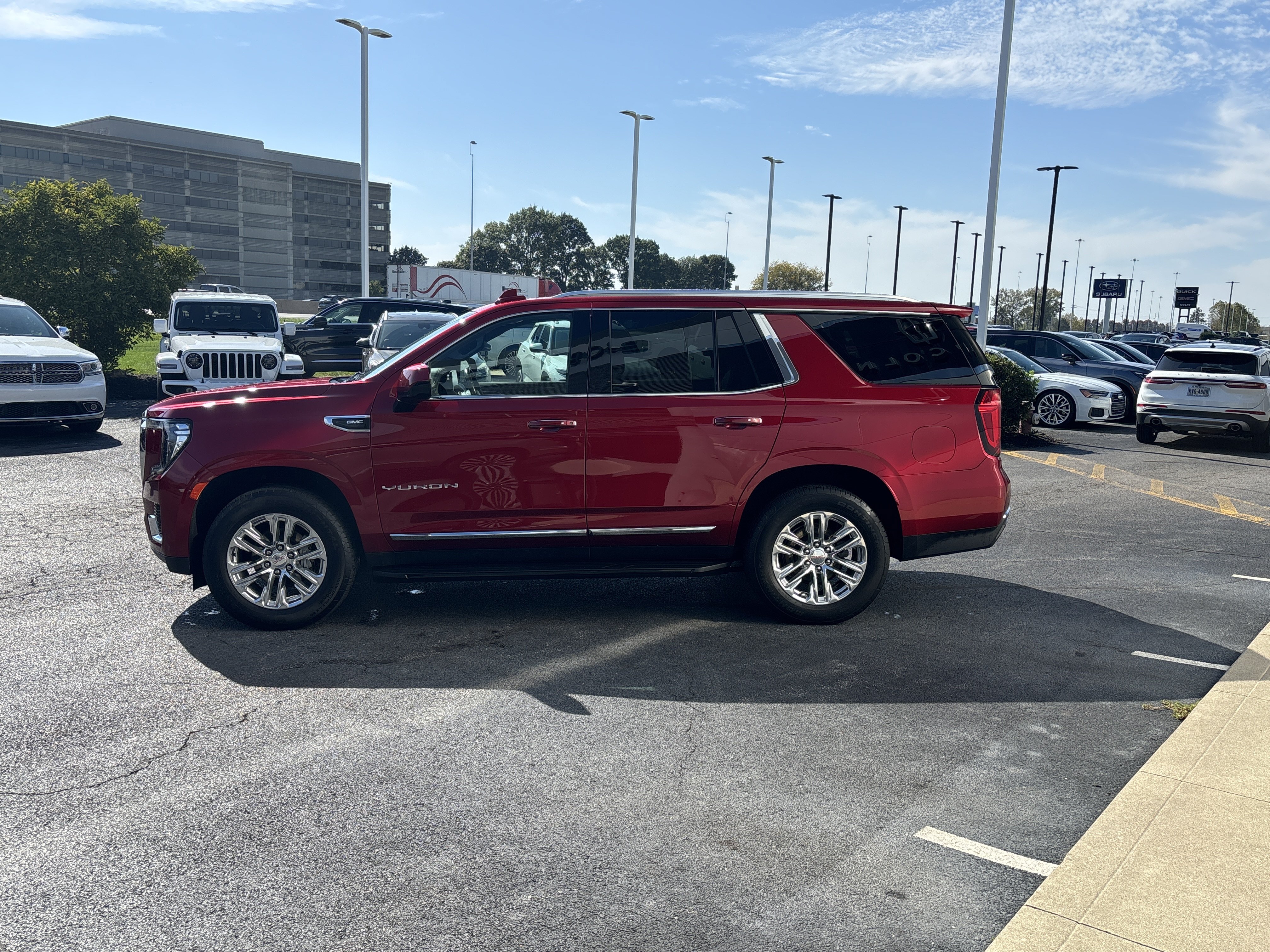 Used 2021 GMC Yukon SLT AWD/4WD image 3
