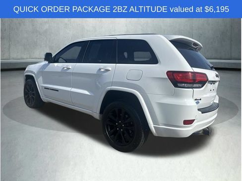 Used 2018 Jeep Grand Cherokee Altitude AWD/4WD image 3