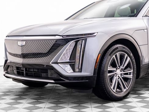 Certified 2024 Cadillac Lyriq Luxury AWD/4WD image 42