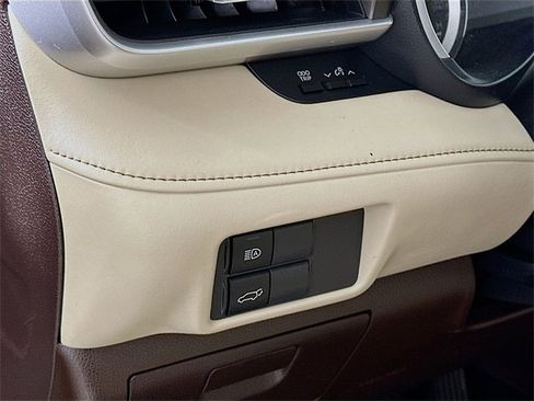 Used 2022 Toyota Highlander XLE image 25