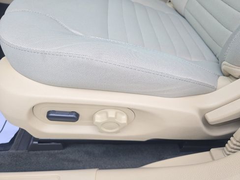 Used 2013 Ford Taurus SE FWD image 18