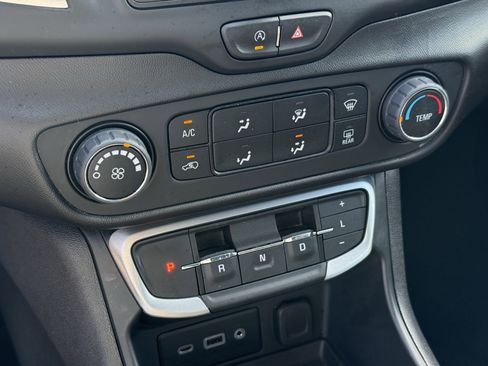 Used 2024 GMC Terrain SLE image 22