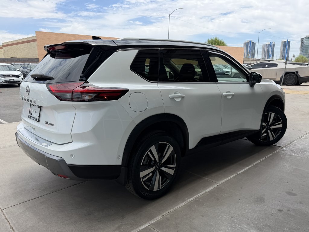 Used 2024 Nissan Rogue SL w/ SL Premium Package AWD/4WD image 4