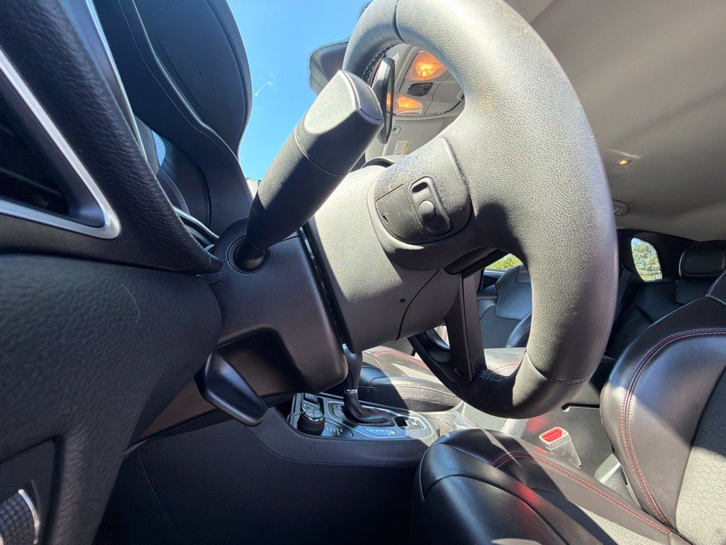 Used 2022 Jeep Cherokee Trailhawk AWD/4WD image 23