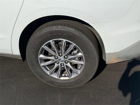 Used 2024 Buick Enclave Premium image 4