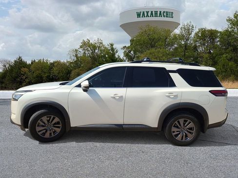 Used 2022 Nissan Pathfinder SV FWD image 3
