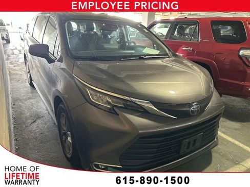 Used 2021 Toyota Sienna XLE w/ XLE Plus Package AWD/4WD image 1
