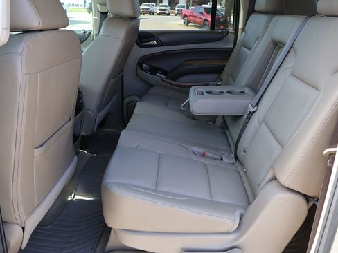 Used 2017 Chevrolet Suburban Premier image 19