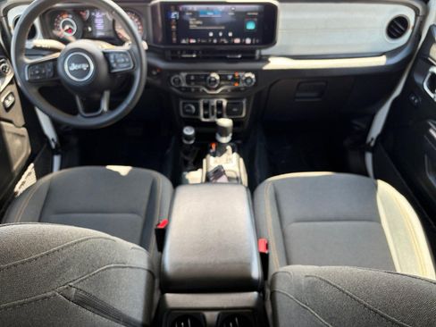 Used 2024 Jeep Wrangler Unlimited Sport AWD/4WD image 18