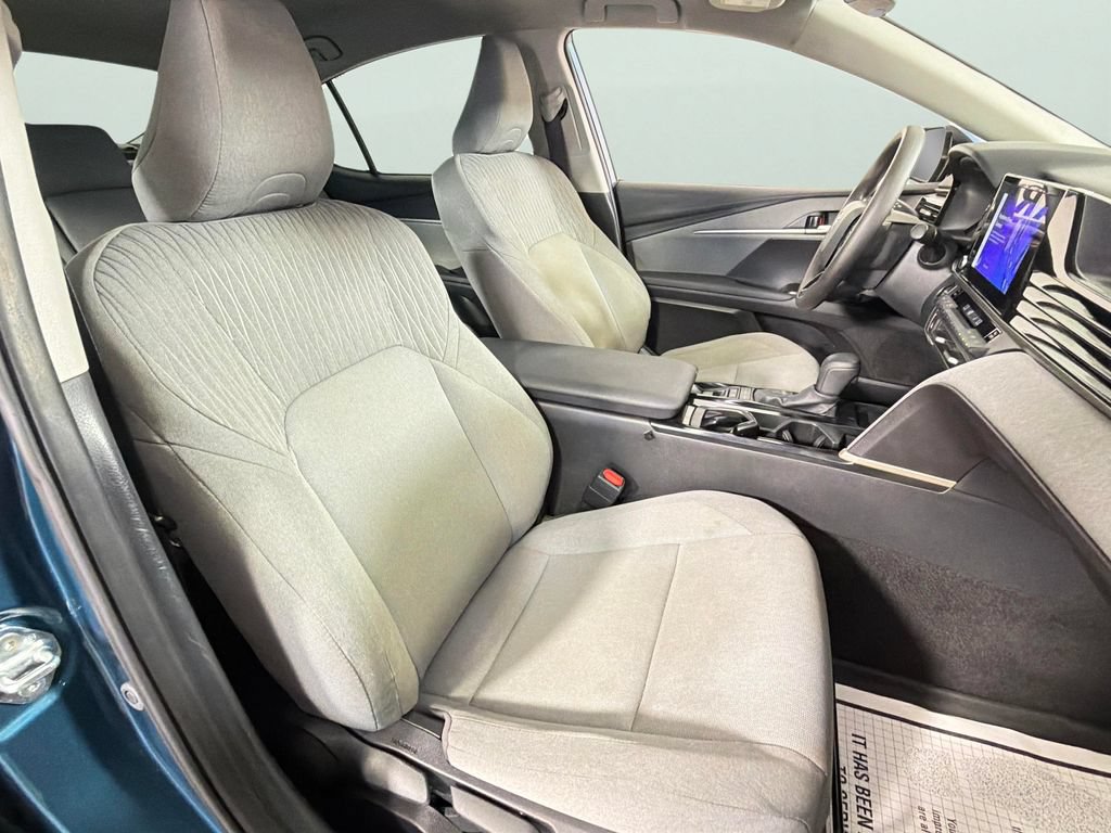 Used 2025 Toyota Camry LE w/ Convenience Package FWD image 33