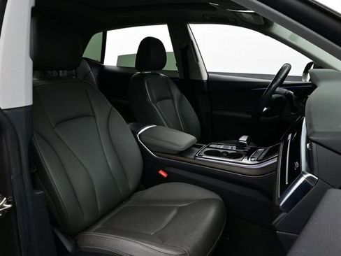 Used 2019 Audi Q8 Premium Plus w/ Premium Plus AWD/4WD image 17