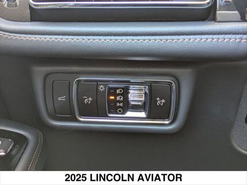 Used 2025 Lincoln Aviator Reserve w/ Luxury Package image 21