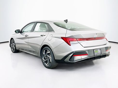 Used 2025 Hyundai Elantra SEL image 5