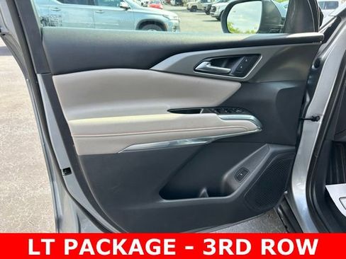 Certified 2025 Chevrolet Traverse LT image 12