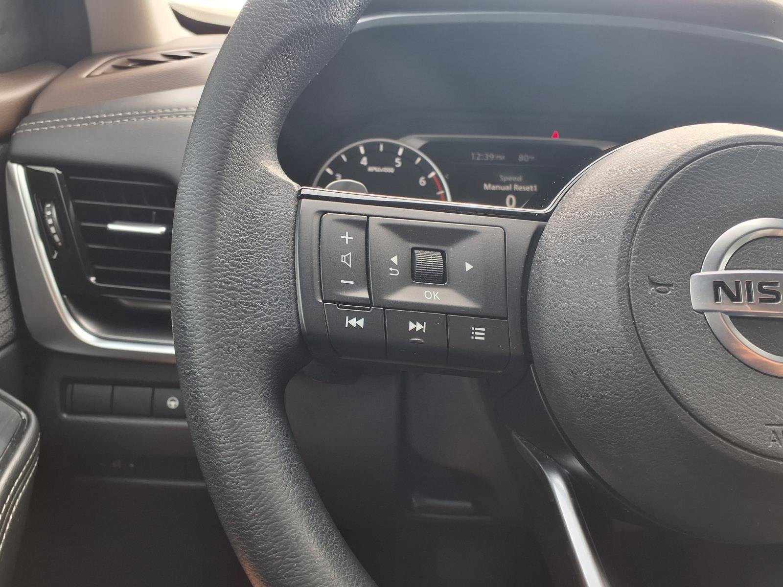 Used 2021 Nissan Rogue SV FWD image 19