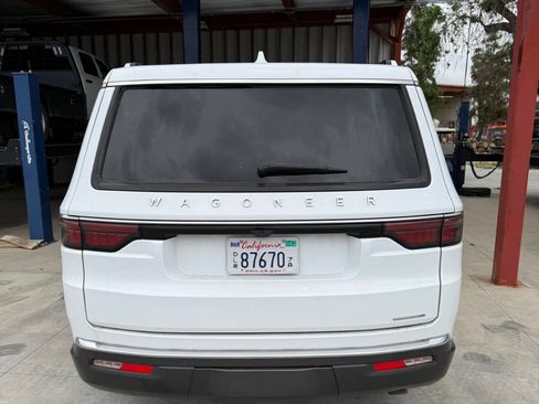 Used 2022 Jeep Wagoneer Series II w/ Premium Group I RWD image 4