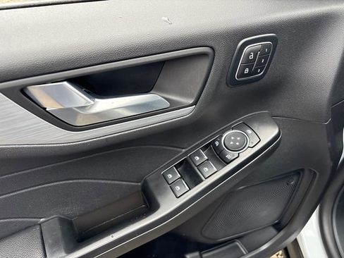 Used 2025 Ford Escape Platinum image 18