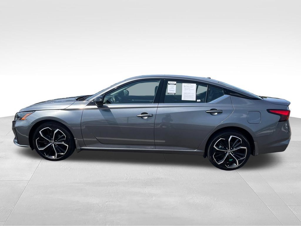 Used 2023 Nissan Altima 2.5 SR w/ SR Premium Package AWD/4WD image 2