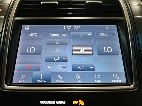 Used 2019 Lincoln Nautilus Select AWD/4WD image 16