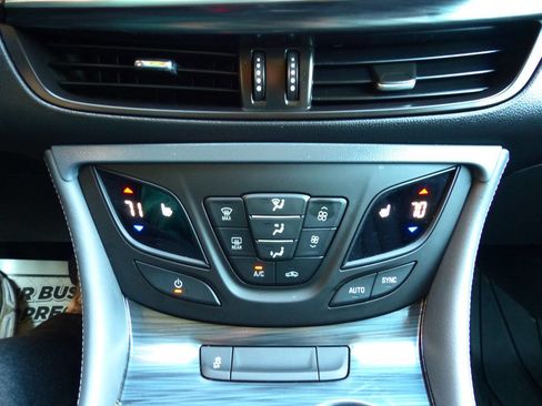 Used 2020 Buick Envision Premium image 39