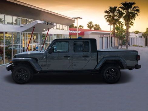 Used 2021 Jeep Gladiator Sport AWD/4WD image 6