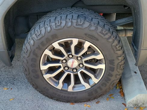 Used 2021 GMC Sierra 1500 AT4 AWD/4WD image 7