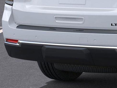 New 2026 Chevrolet Suburban LT image 14