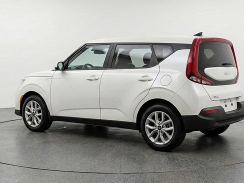 Used 2025 Kia Soul LX w/ LX Technology Package image 6
