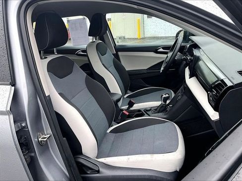 Used 2025 Volkswagen Taos S image 7