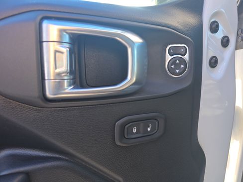 Used 2021 Jeep Gladiator Sport image 19