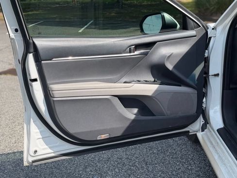 Used 2018 Toyota Camry LE FWD image 9