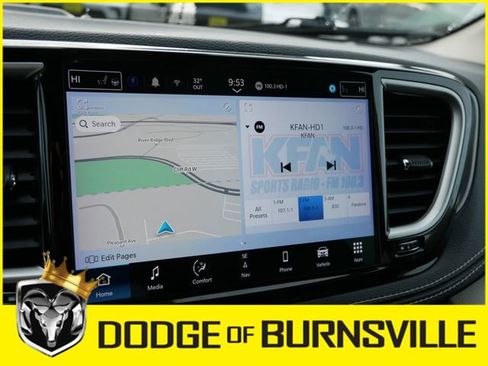 Used 2022 Chrysler Pacifica Touring-L w/ Uconnect Theater Family Group image 21