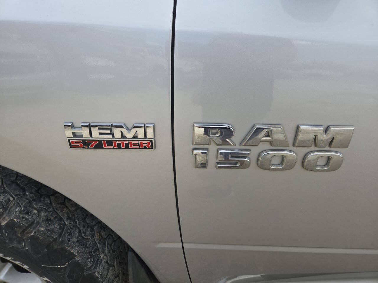 Used 2017 RAM 1500 Classic SLT AWD/4WD image 8