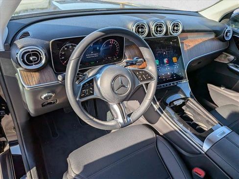 Used 2025 Mercedes-Benz GLC 350e 4MATIC image 9