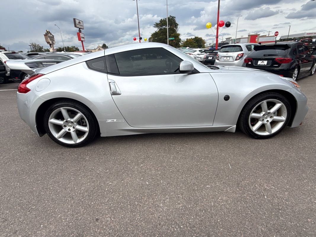 Used 2011 Nissan 370Z Coupe RWD image 8