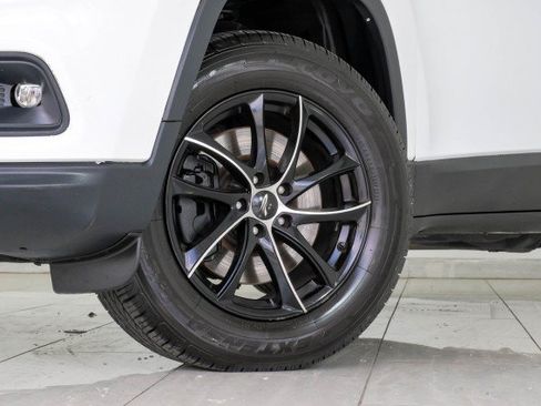 Used 2021 Jeep Cherokee Latitude Plus AWD/4WD image 66