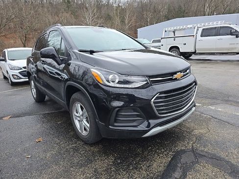 Certified 2022 Chevrolet Trax LT w/ LT Convenience Package image 4