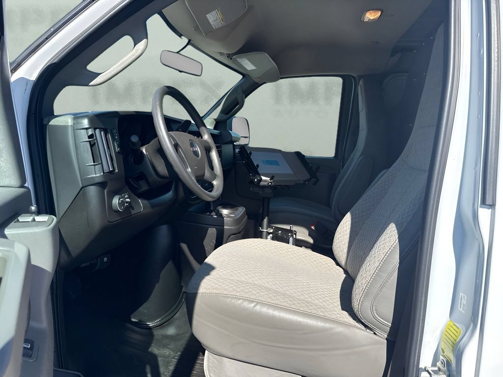 Used 2023 GMC Savana 2500 RWD image 9