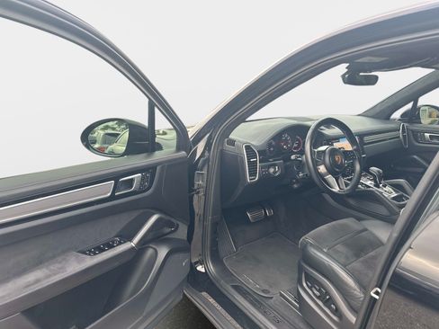 Used 2022 Porsche Cayenne GTS AWD/4WD image 11