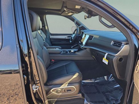 New 2026 Jeep Grand Wagoneer image 28